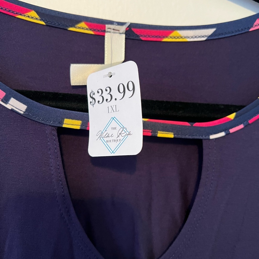 Womens 1X - loose fitting and lightweight top - Picture 3 of 3
